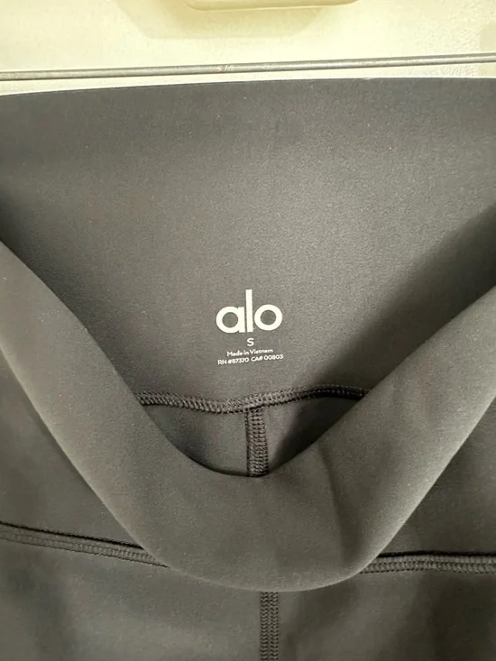 ALO Yoga 7/8 High-Waist Airlift Black Performance Legging Small LIKE NEW - Picture 5 of 7